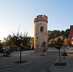 Der Hexenturm in Treysa 2018 (links) und um 1900 (rechts)