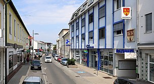 Hauptstraße von Oberpullendorf im Bereich des Rathauses und Bezirksgerichtes