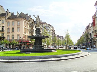 Place Rouppe et avenue de Stalingrad.