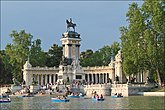 Vyver en monument vor Alfonso XII in 't Retiropark