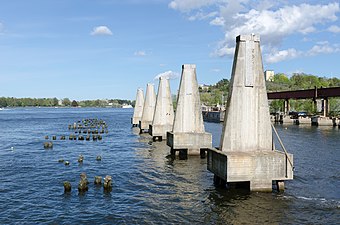 Rester av varvets anläggningar.