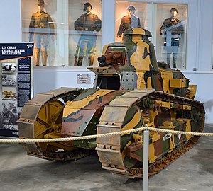 Tanc Renault FT-17 expus în Musée des Blindés.