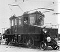 1902 von Kálmán Kandó ent­wic­kel­te Dreh­strom­lok der ita­lieni­schen Bau­rei­he RA 361–363, ein nur elek­trisch ge­teil­ter Strom­ab­neh­mer für die zwei­po­li­ge Fahr­lei­tung