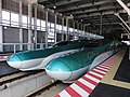 H5系とE5系の比較 （2016年4月6日 新函館北斗駅）