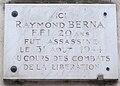 Plaque au 94 ter, rue de Longchamp.