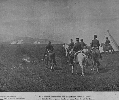 Une autre photographie des exercices du 28 juin 1896. Celle-ci montre le général Reina Barrios avec son état-major[6]