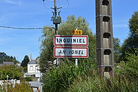 Panneau bilingue du bourg.