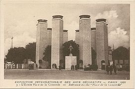 Entrée de l'Exposition internationale des Arts décoratifs et industriels modernes de 1925.