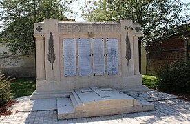 Le monument aux morts.