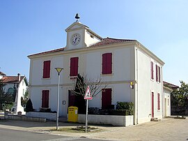 The town hall in Luglon