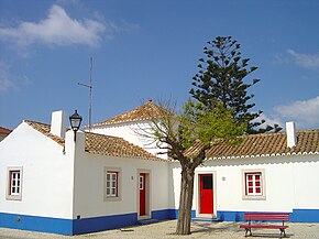 Praça Marquês de Pombal, em Porto Covo