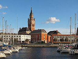 Stadshuset i Dunkerque, sett från hamnen