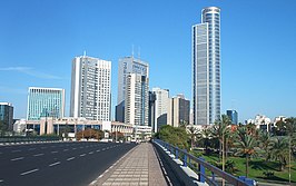 Wolkenkrabbers in Ramat Gan, rechts de 'Stadspoort', gezicht vanuit Tel Aviv