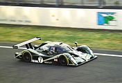 Bentley Speed 8 lors des 24 Heures du Mans 2001, avec une livrée BRG plus sombre.