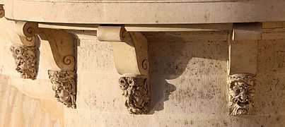 Mascarons du Pont Neuf (vers 1588, les six derniers originaux sont au musée Carnavalet).