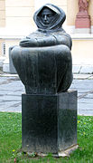 Statue "Mutter" des kroa­tischen Bildhauers Ivan Mestrovic vor dem Stadttheater "Zorin dom"