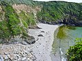 Falaises et grève difficilement accessible près de la pointe de Keric.