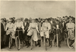 Course féminine de vélos, 1894.