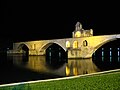 Pont Saint-Bénézet mit nächtlicher Beleuchtung