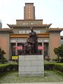 The statue of Lu Xun and his wife Xu Guangping.鲁迅与其妻许广平的铜像。