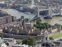 Tower of London e Tower Bridge visti dall'alto