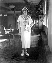 Modell med handveske i 1931.