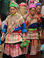 Femmes hmong fleuries à Bắc Hà au Viêt Nam.