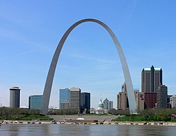 Historiskt sett ligger Missouri i gränslandet mellan det "gamla", östra USA och det "nya pionjärlandet" i väster. Det symboliseras av The Gateway Arch i St. Louis, porten till Västern.