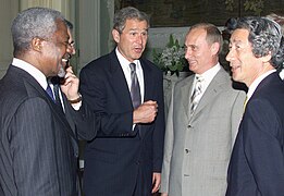 Koizumi với Kofi Annan, George W. Bush và Vladimir Putin, 20 tháng 7 năm 2001.