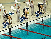 Start des zehnten Vorlaufes über 50 Meter Freistil der Frauen 2008. Auf Block 4 Cate Campbell