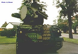 Photo de l’AMX-30 porteur des missiles Roland.