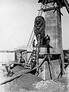 Setting the lions in place on the Ismail bridge