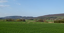 Výrazný hřbet mohutné zemské klínové kry Železných hor budí dojem hornatiny, georeliéfem plochá vrchovina tvoří v rozsahu 198 až 738 m n. m. geomorfologický celek