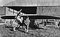Albert A-110, anglická pilotka Miss Label Boll na letišti Le Bourget (Pestrý týden 1929)