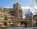 loĝdomo "Waldspirale", planita de Friedensreich Hundertwasser