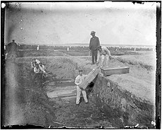 Fællesgrav (Potter's Field[5]) på Hart Island, ca. 1890 Foto af Jacob A. Riis