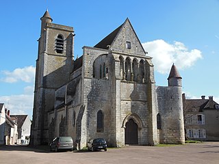 Église Saint-Adrien (XIIIe siècle).