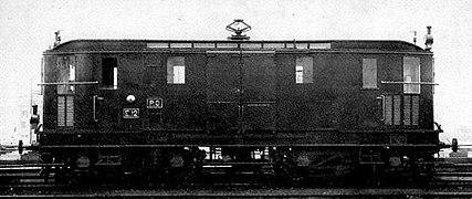 locomotives-fourgon de la sous-série E 12 à 13 construite sur la même base.