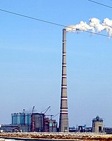 Schornstein des Kraftwerks Ekibastus in Kasachstan