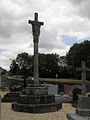 Le calvaire de l'enclos paroissial.