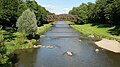 Wiese flussaufwärts – alte Eisenbahnbrücke