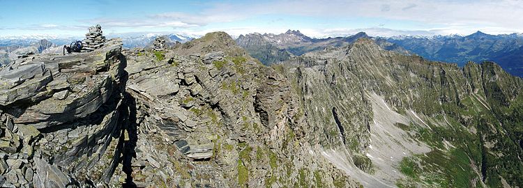 Hohe Gipfel mit Madom Gröss, Pizzo Barone von fern