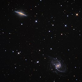 NGC 5905 en NGC 5908 (linksboven)