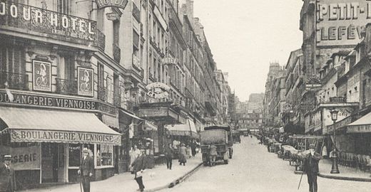 La rue Lepic en 1925, vue depuis la place Blanche.