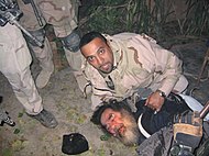 סדאם חוסיין נלכד על ידי כוחות צבא ארצות הברית בתיכרית, 13 בדצמבר 2003.