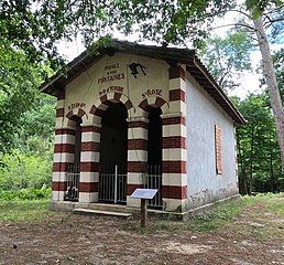 Chapelle des Trois-Fontaines d'Ychoux vouée aux sources situées à proximité et dédiées à Notre-Dame, sainte Rose et saint Jean-Baptiste.