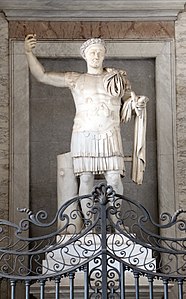 Estátua de Constantino no nártex da Arquibasílica de São João de Latrão.