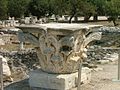Voluty na hlavici korintského sloupu, agora v Athénách