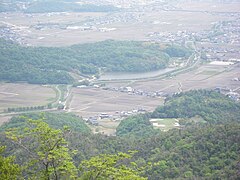 水城状遺構を望む