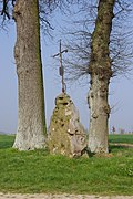 Clairy-Saulchoix, menhir du Calvaire.